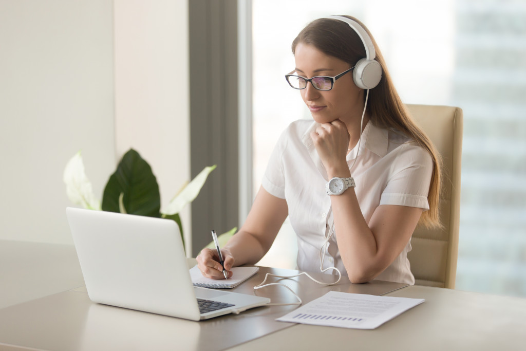 woman using her laptop