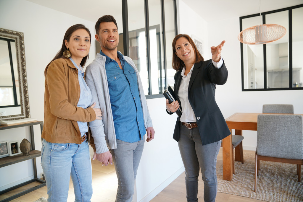 couple with an agent buying a house