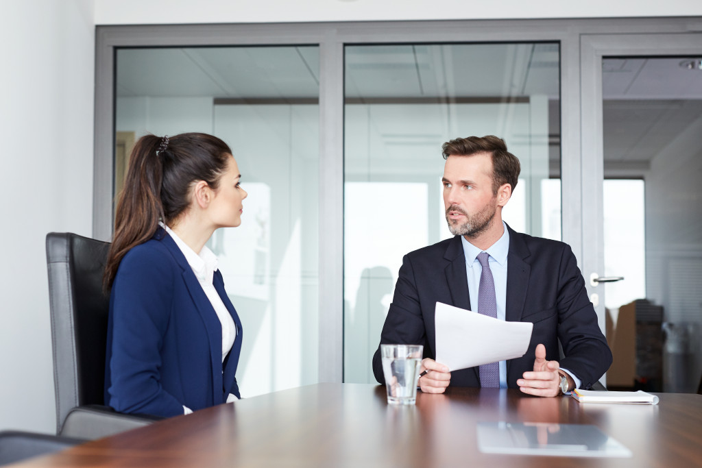 a male business mentor talking to a female businesswoman