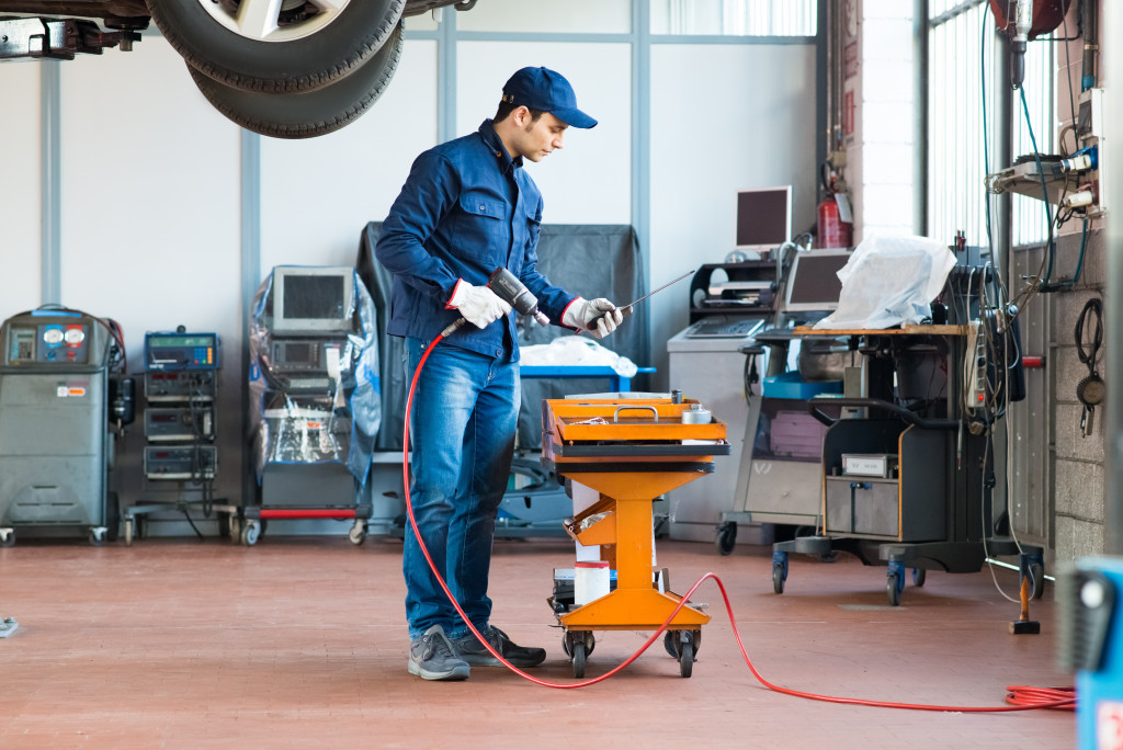 Auto mechanic using technology in an auto repair shop.